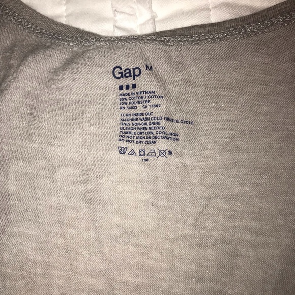 Gorgeous GAP Tank! 💋💋 - Picture 4 of 5